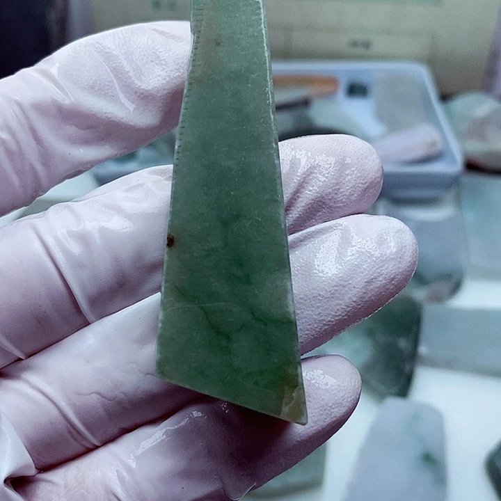 翡翠颈饰未镶嵌缅甸翡翠A货边角