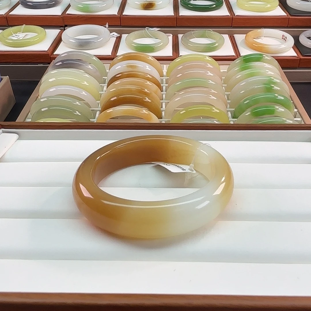 和田玉未镶嵌手镯【老红糖一镯两种风格 毕业】