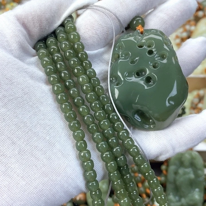 【闪购商品】透闪石质玉挂件未镶嵌安****9