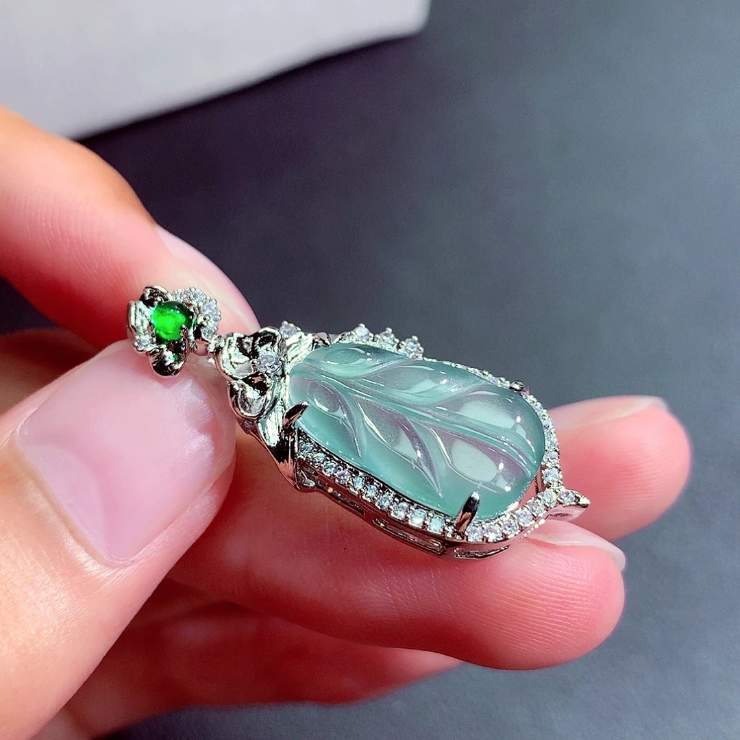 翡翠未镶嵌颈饰挂件