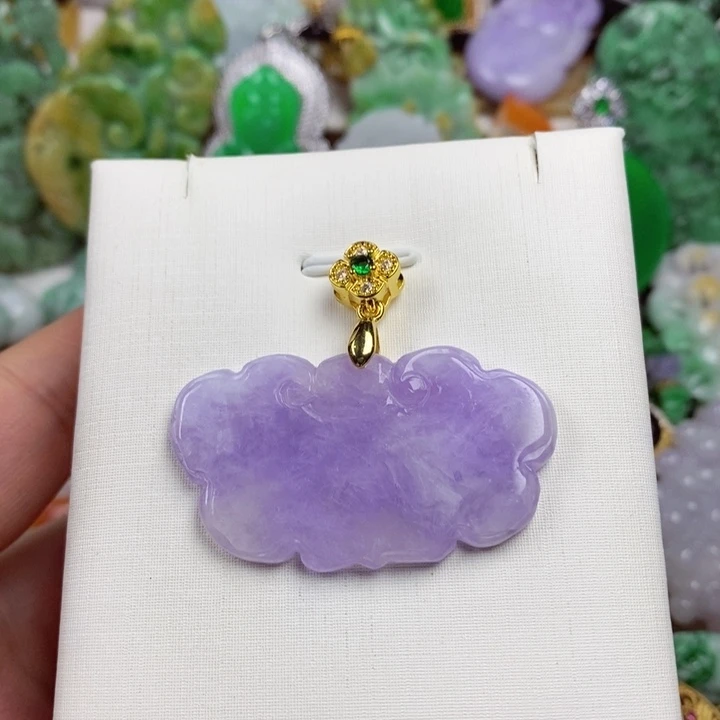 小***姐翡翠未镶嵌吊坠(赠链)