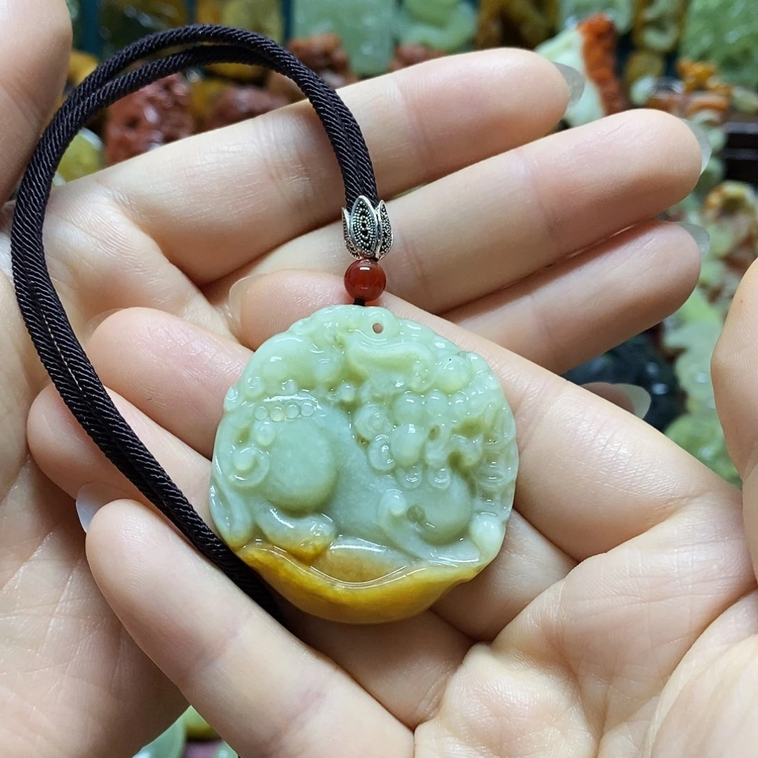 岫玉未镶嵌吊坠(赠链)