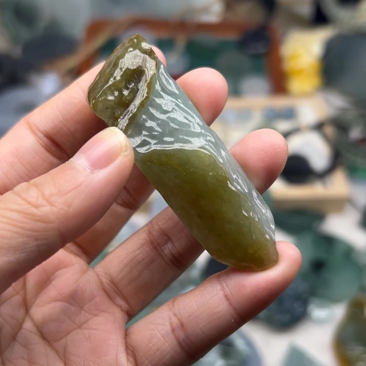 翡翠颈饰未镶嵌长条