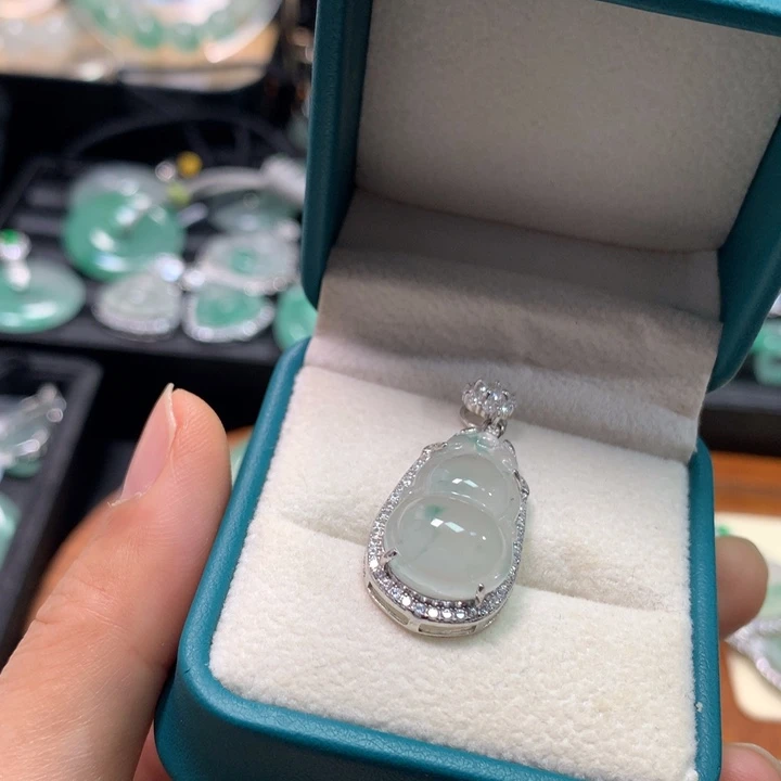 石英质玉未镶嵌颈饰