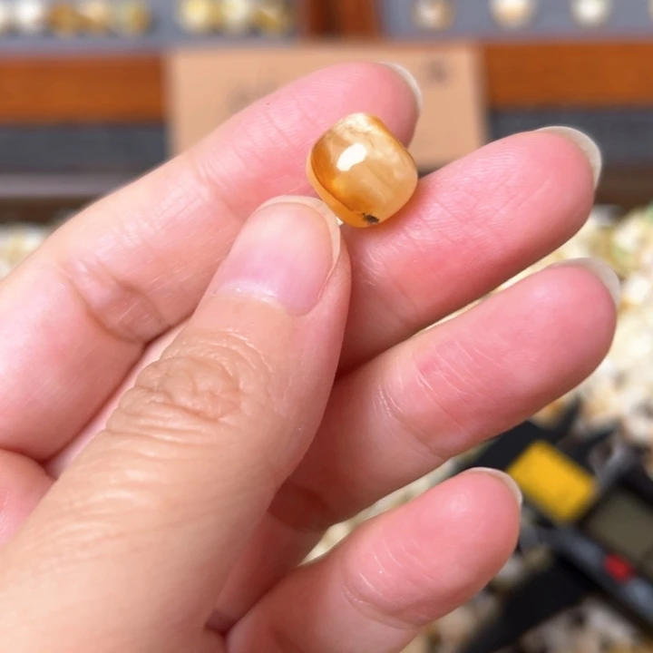 蜜蜡未镶嵌裸石11.2nm一个