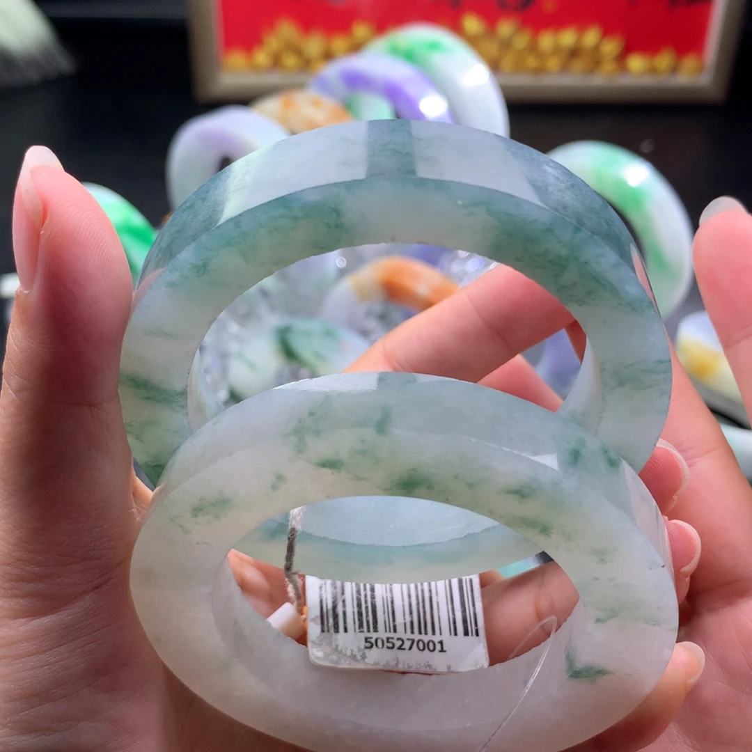 定制翡翠未镶嵌翡翠手镯