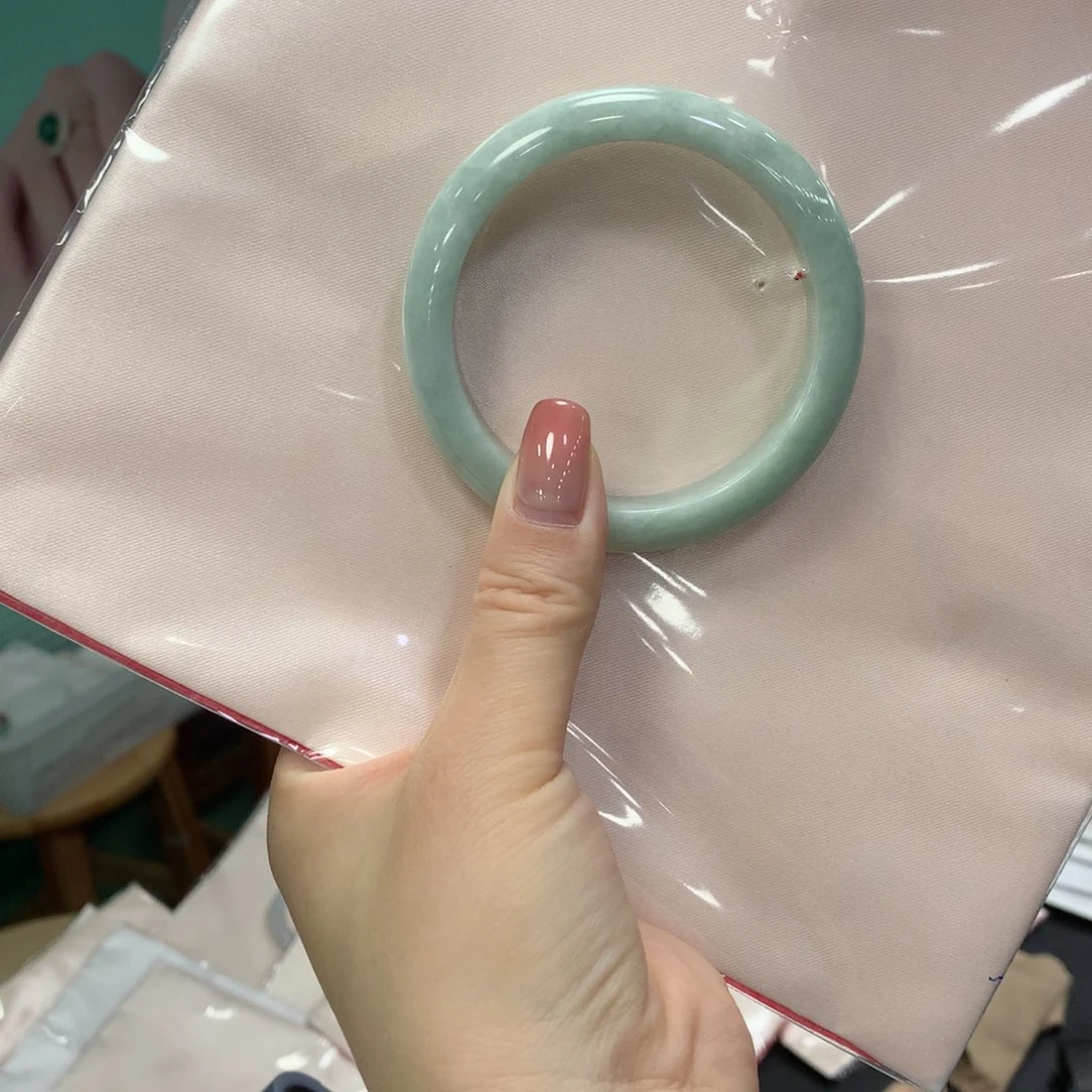 翡翠手镯未镶嵌上****婷买断