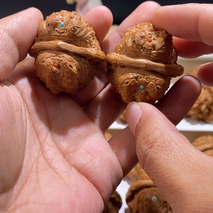 n***m把件文玩核桃纯手工雕刻文玩核桃