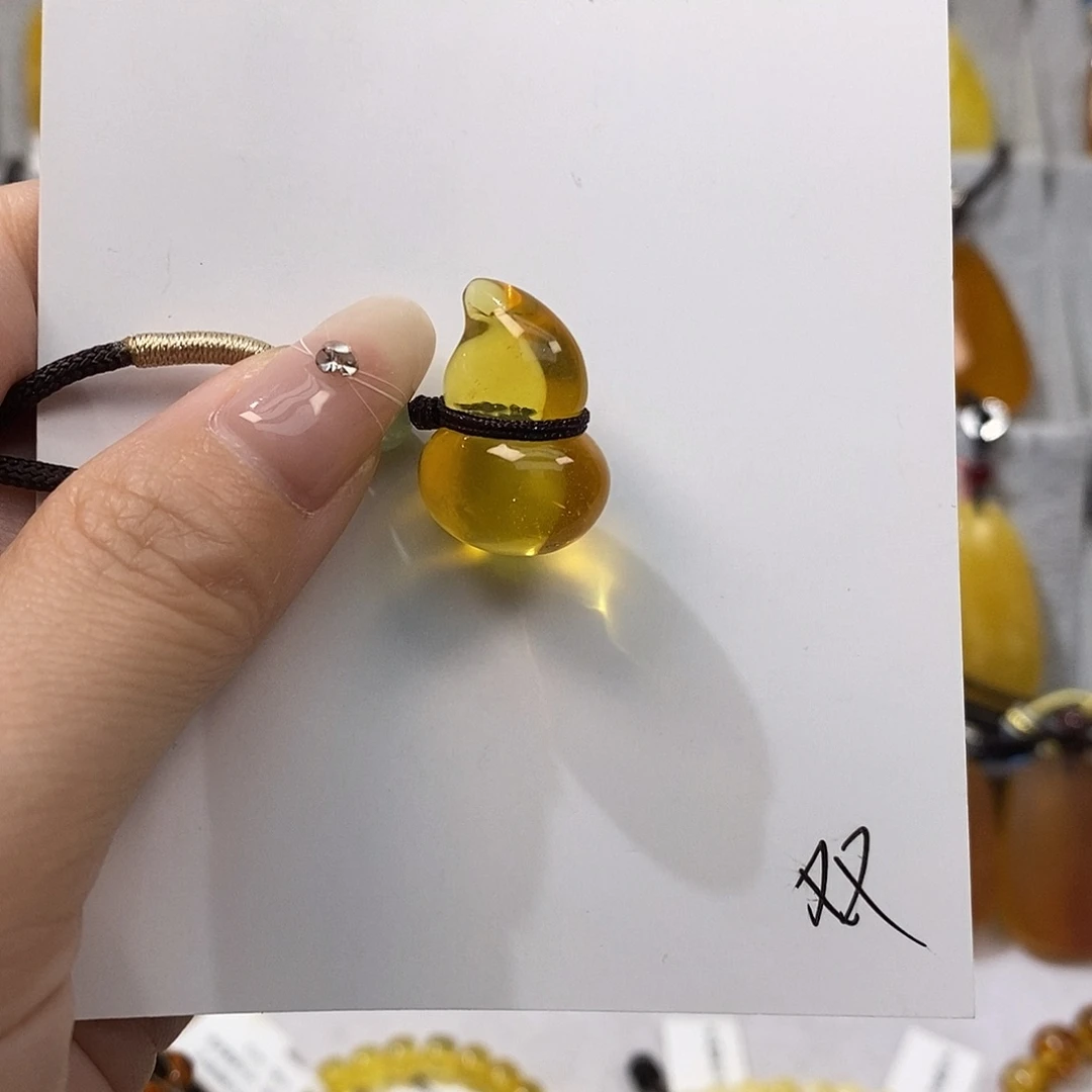 未镶嵌琥珀珠宝奇石