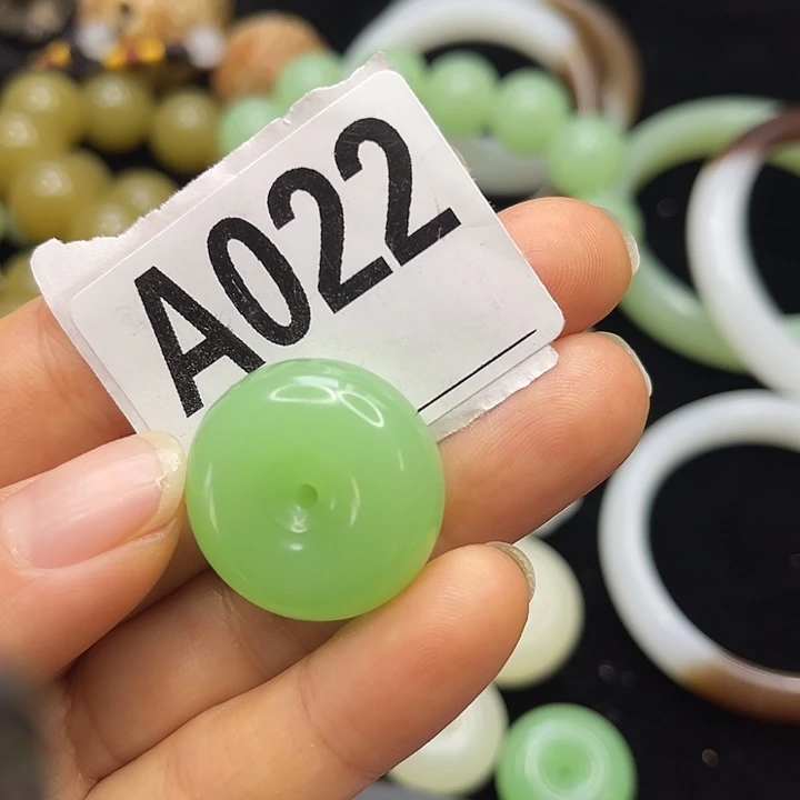 蛇纹石玉未镶嵌挂件