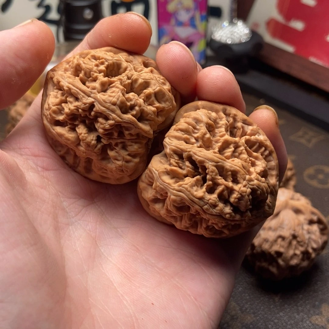 那***.文玩核桃吊坠错筋