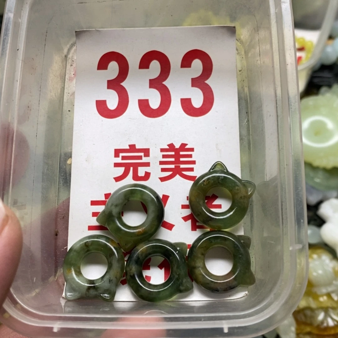 蛇纹石玉挂坠未镶嵌