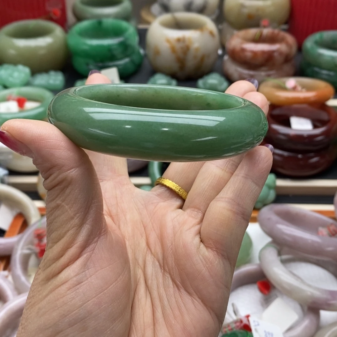 石英岩玉未镶嵌手镯