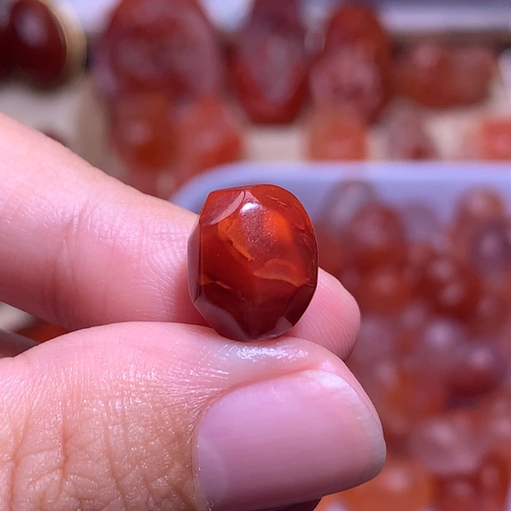 南红玛瑙未镶嵌珠宝半成品切面随型