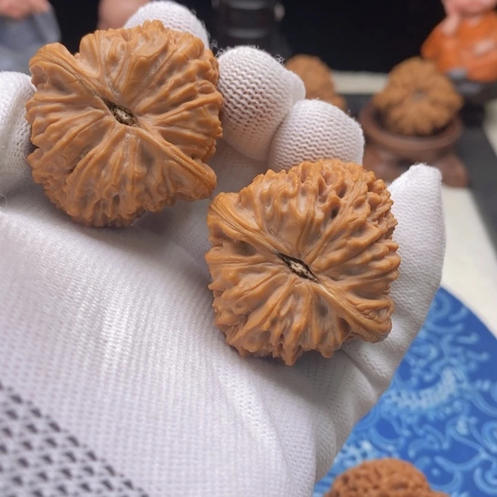 文玩核桃吊坠人****荷文玩核桃