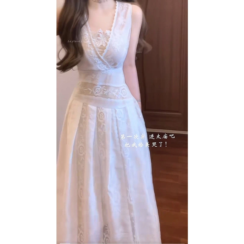 夏季V领蕾丝连衣裙女2025新款今年流行爆款大码微胖MM掐腰长裙子
