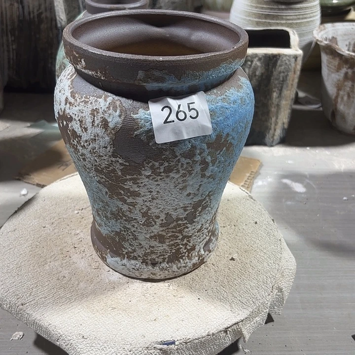 摆件陶高19，口11，无孔265