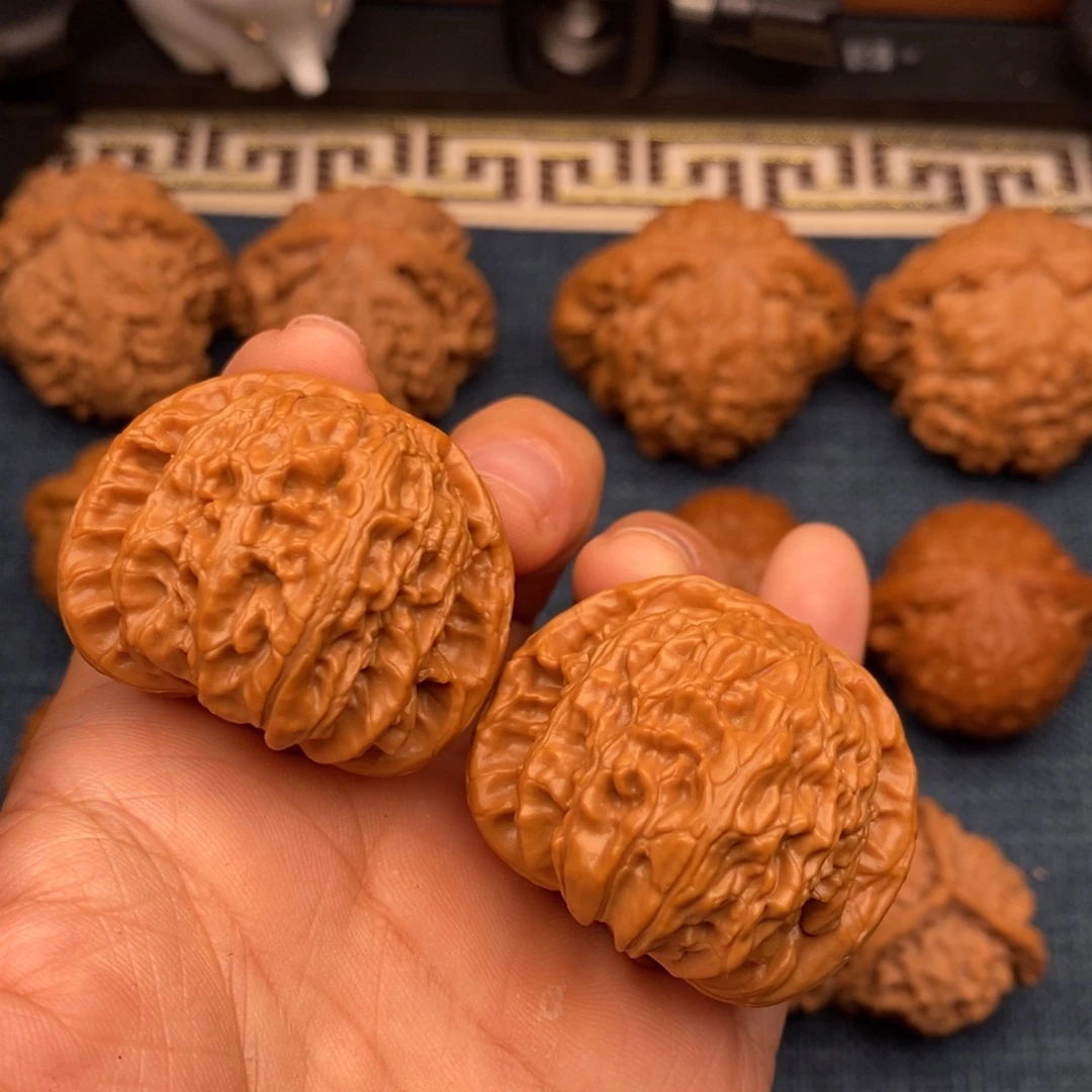 把件文玩核桃39红皮老树球白