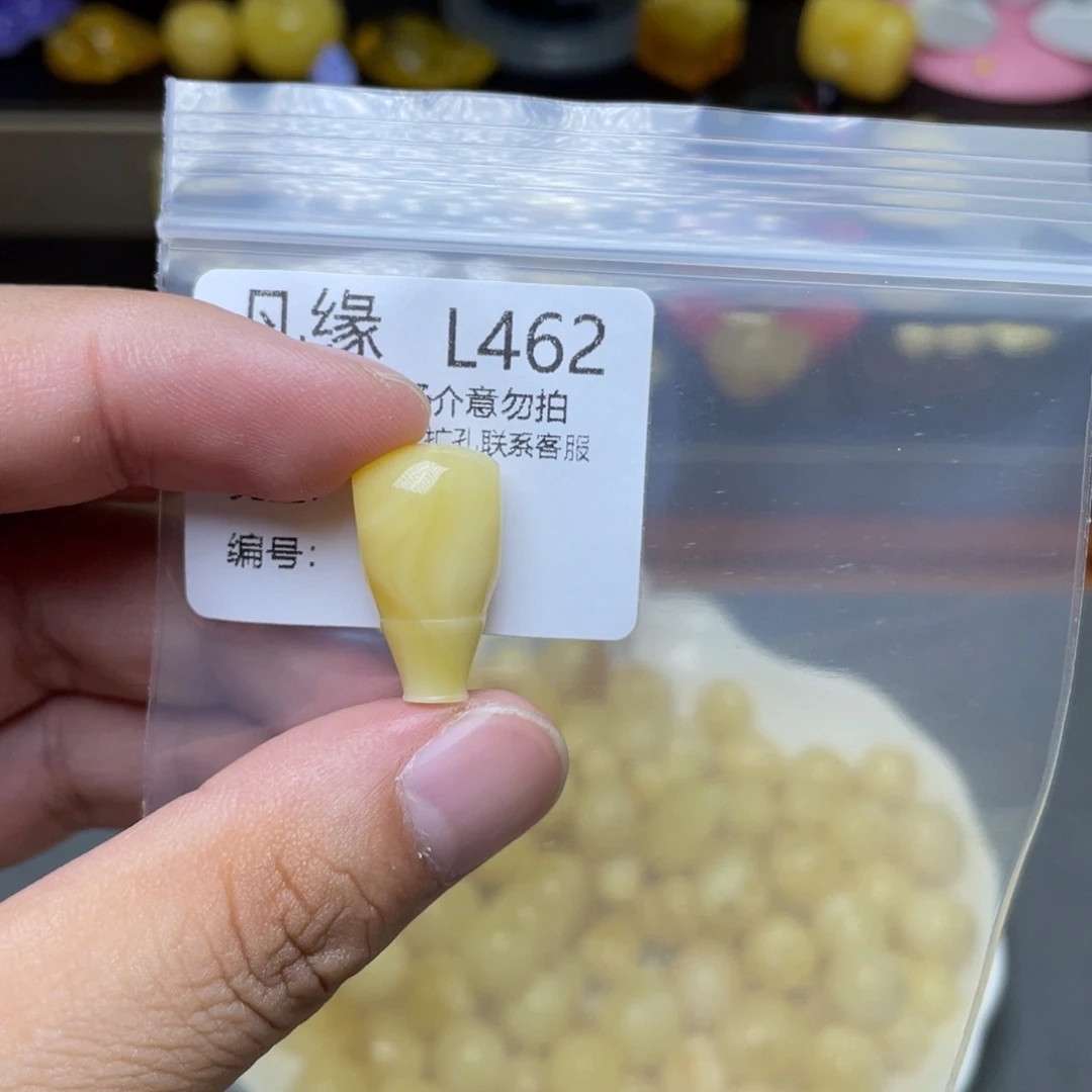 未镶嵌琥珀珠宝奇石