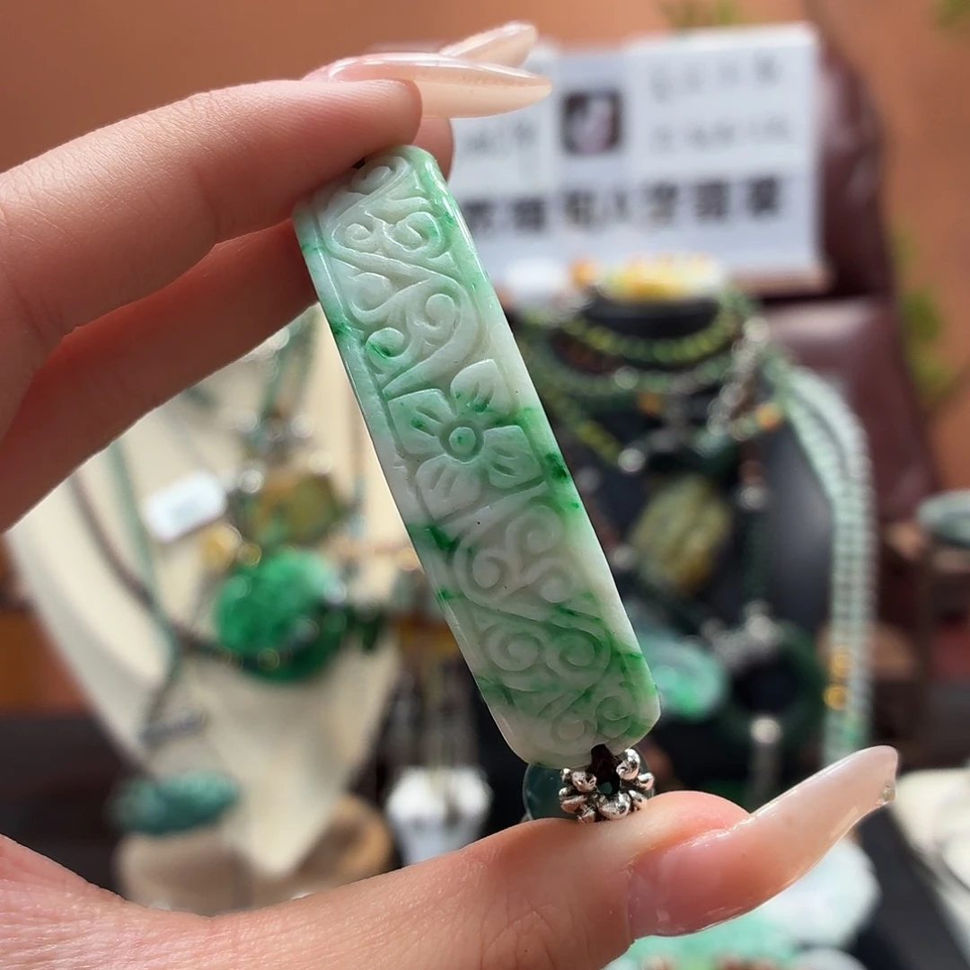 翡翠未镶嵌耳饰手串