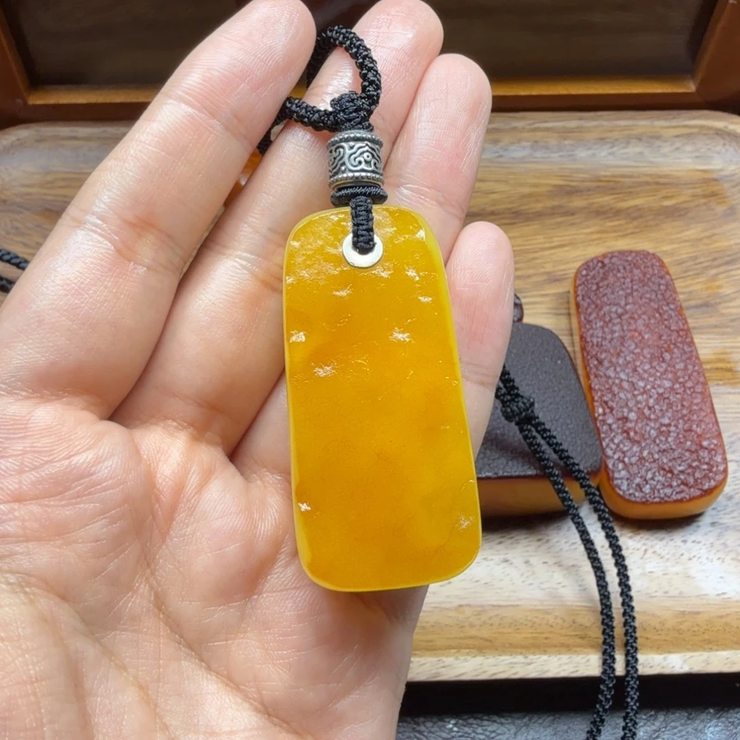 琥珀吊坠(赠链)未镶嵌