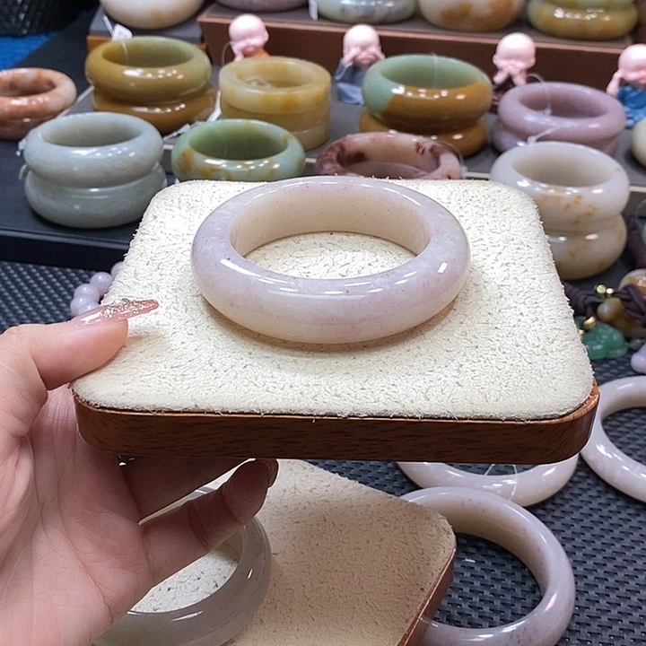 未镶嵌手镯石英质玉喔****哟