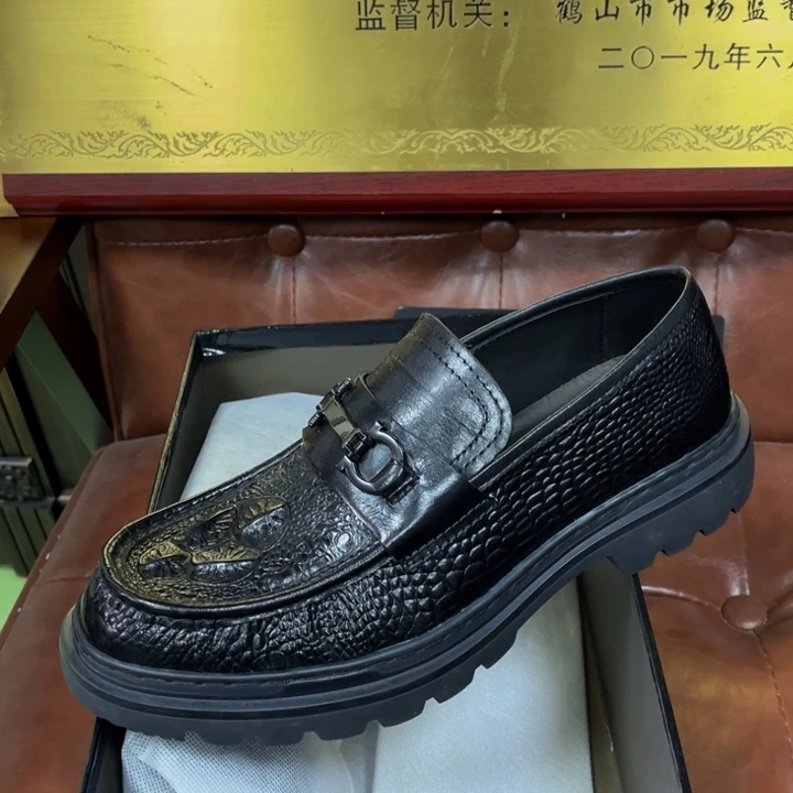 彦***良头层牛皮革9-8鳄鱼纹黑色39码