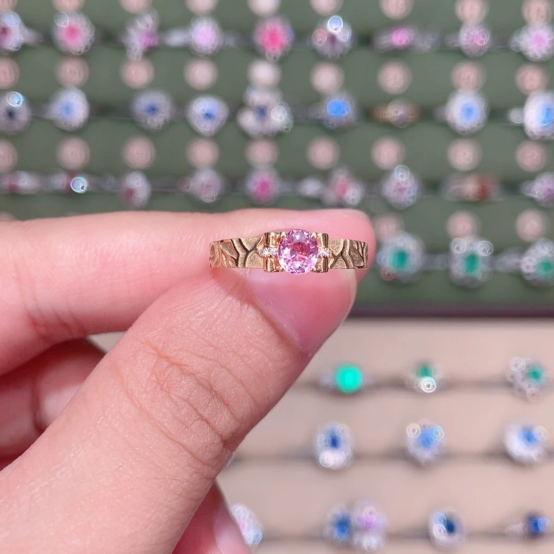 彩色蓝宝石戒指18K金镶嵌