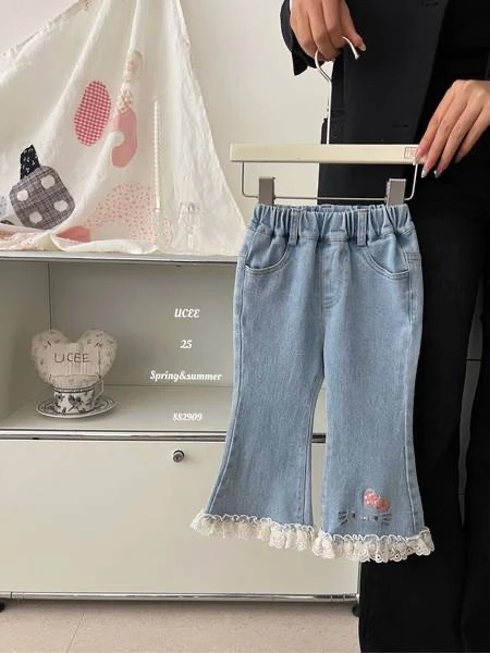 现货 釉兮新款2025春水洗牛仔kitty蕾丝微喇叭牛仔裤