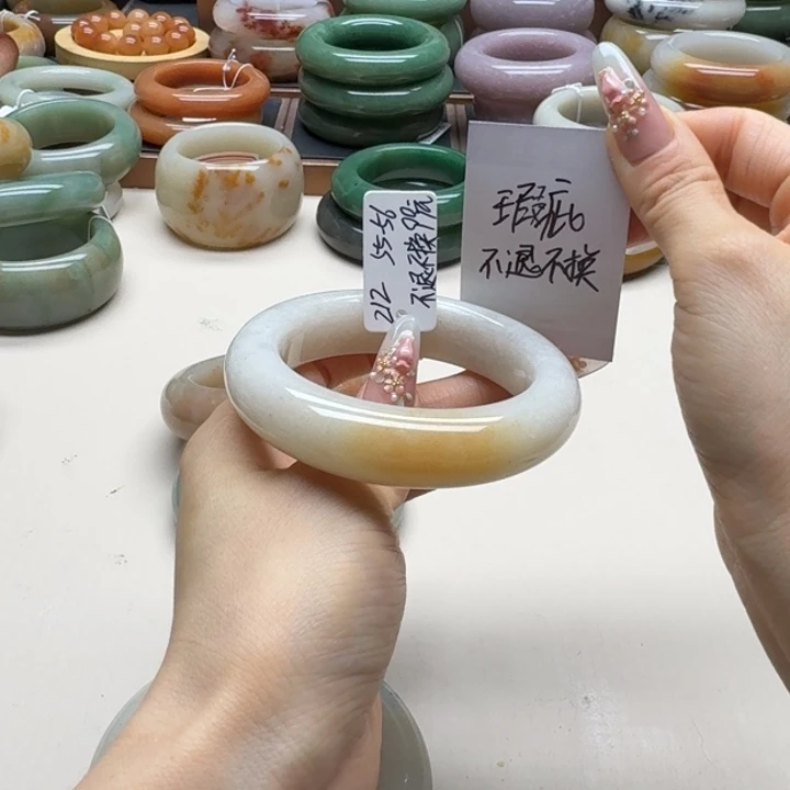 石英质玉未镶嵌手镯