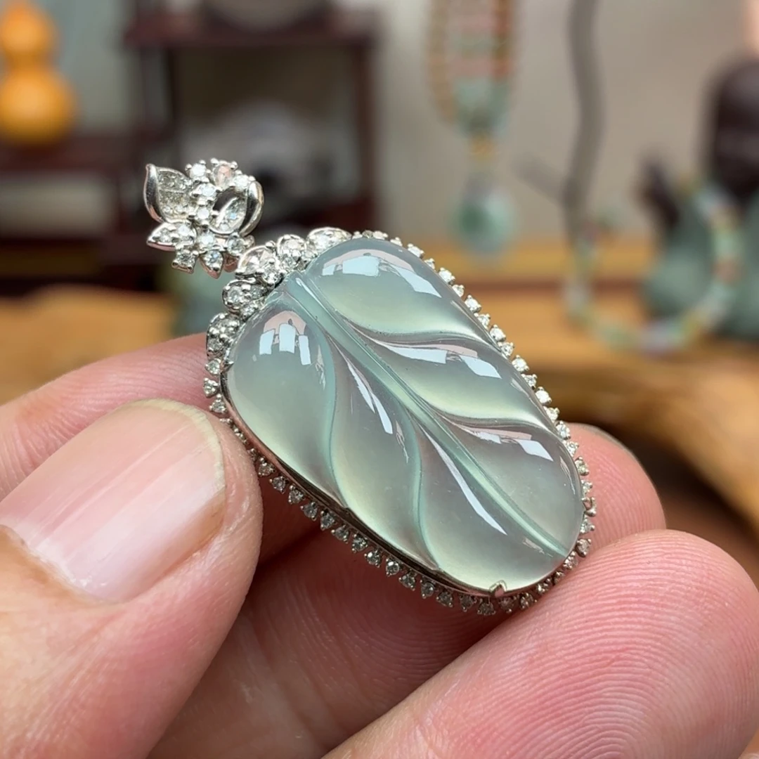 翡翠18K金镶嵌颈饰