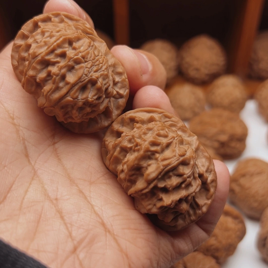 文玩核桃吊坠43尺全品蓟县红