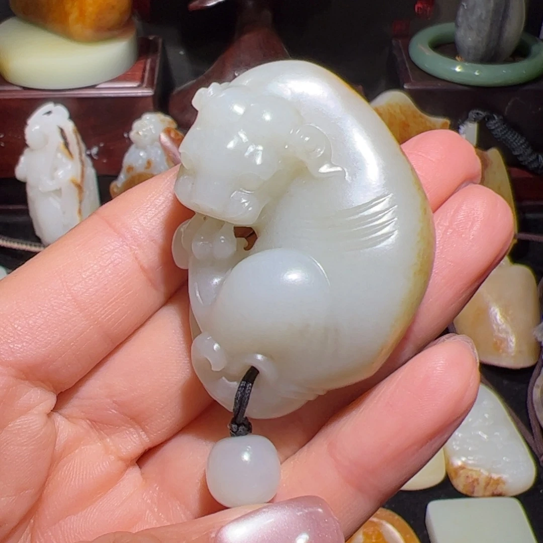 和田玉未镶嵌把件