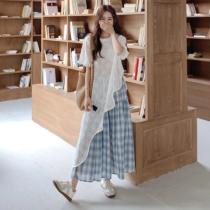 五一出游穿搭不规则下摆米白色蕾丝罩衫套装吊带格子半身裙三件套