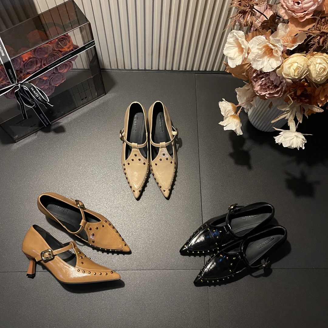 2026年春季时尚铆钉气质新款休闲外穿网红法式爆款防滑浅口高跟鞋