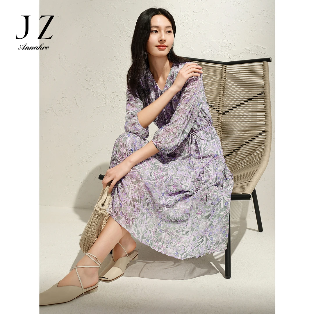 玖姿安娜蔻KWFC50059法式浪漫假日碎花V领雪纺收腰连衣裙女2025夏