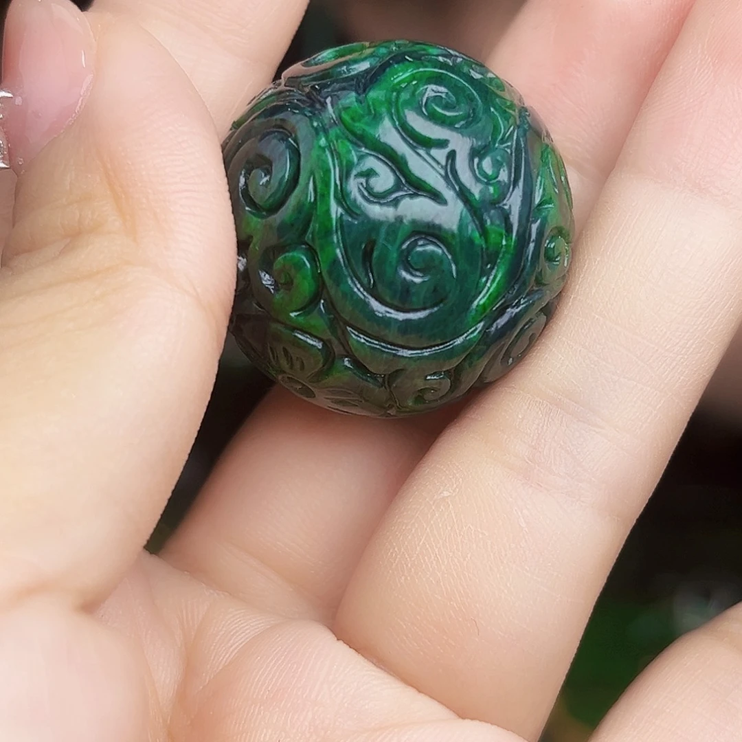 翡翠未镶嵌颈饰多样性