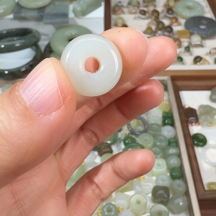 S***-和田玉未镶嵌颈饰14.77.8