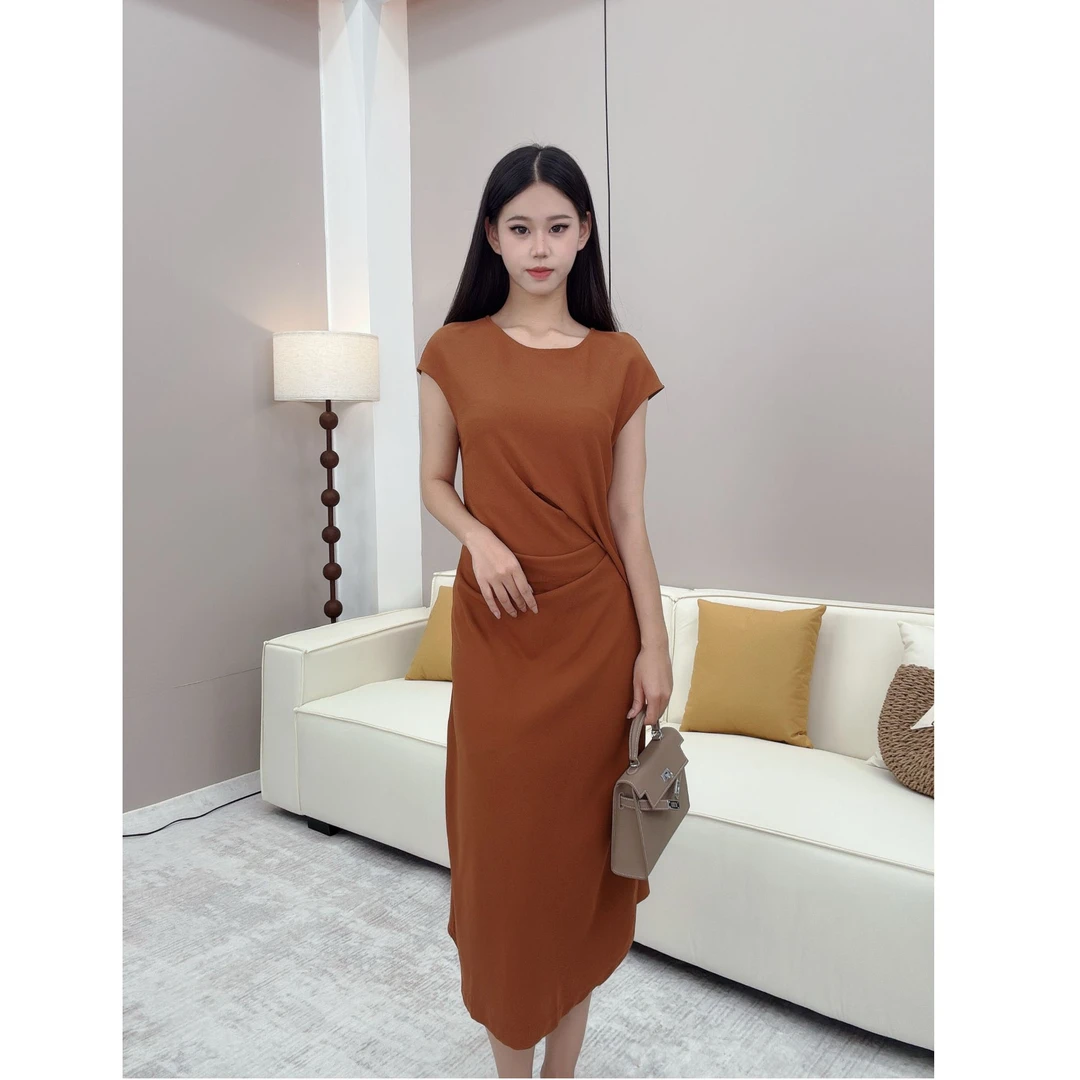 【法式赫本】独特收腰连衣裙简约显瘦中长连衣裙2025夏季新款B8069