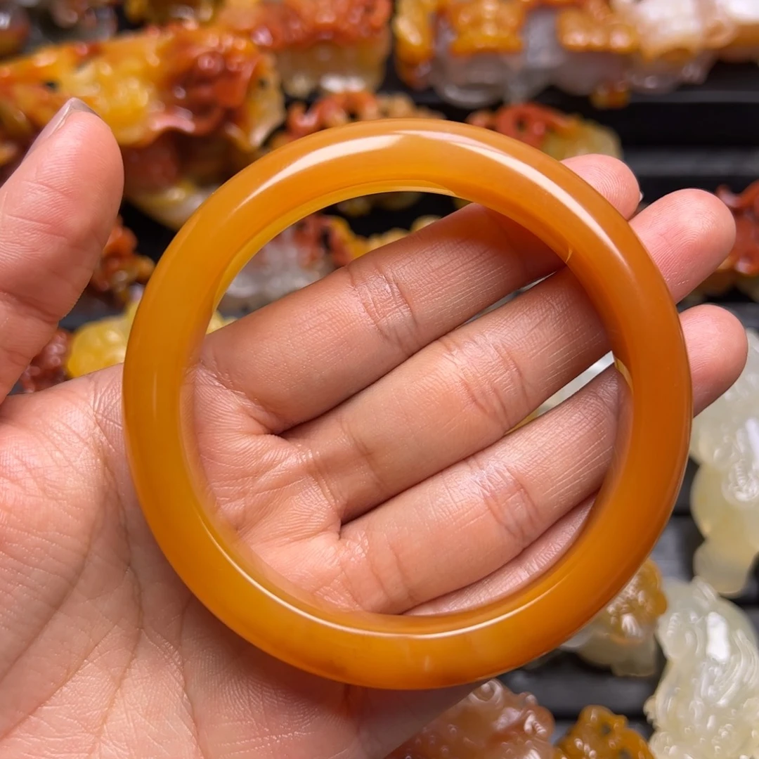 石英质玉（黄龙玉）颈饰未镶嵌