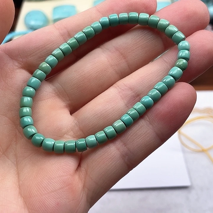 绿松石颈饰未镶嵌