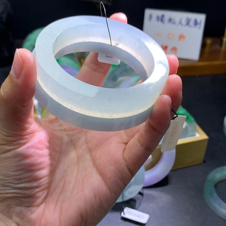 定制翡翠未镶嵌翡翠手镯