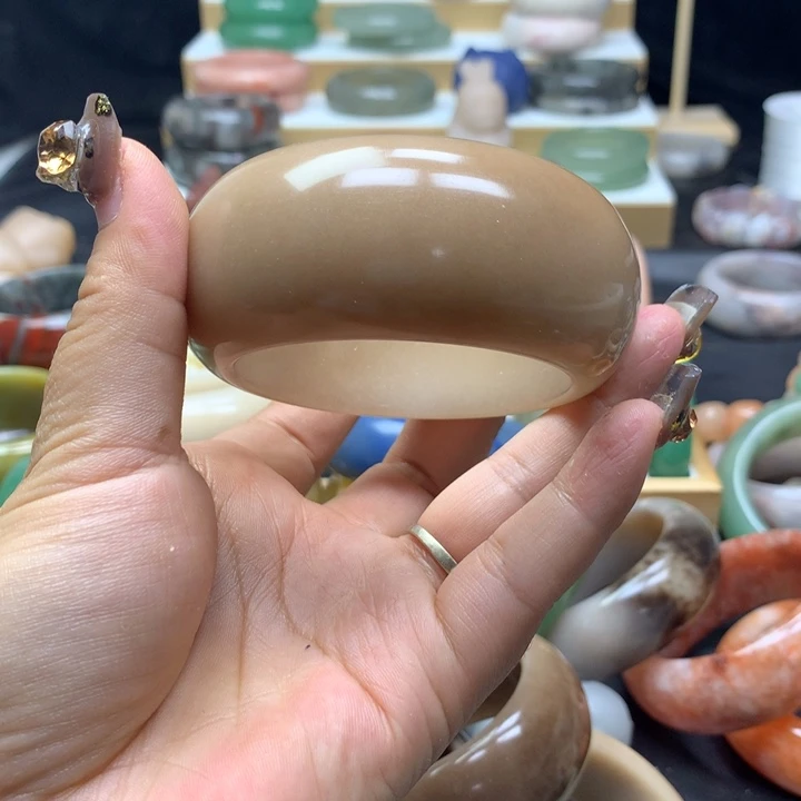 未镶嵌手镯石英质玉温*