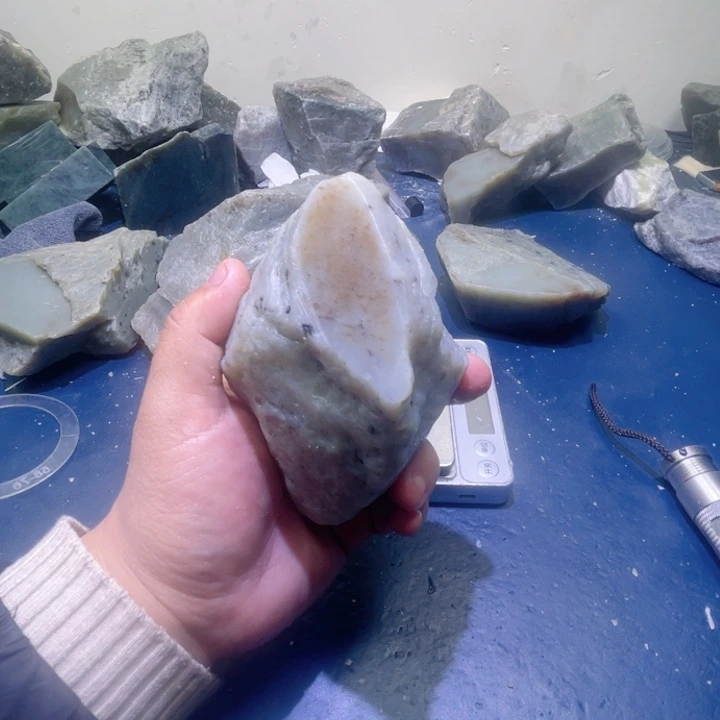 和田玉未镶嵌珠宝半成品