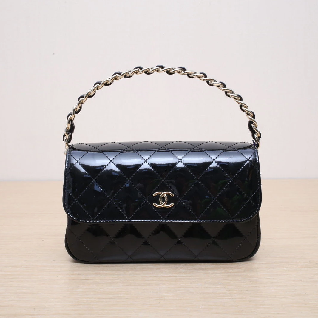 99新 Chanel/香奈儿 【小花黑黑】 黑色 漆皮 金扣 手柄 晚宴包