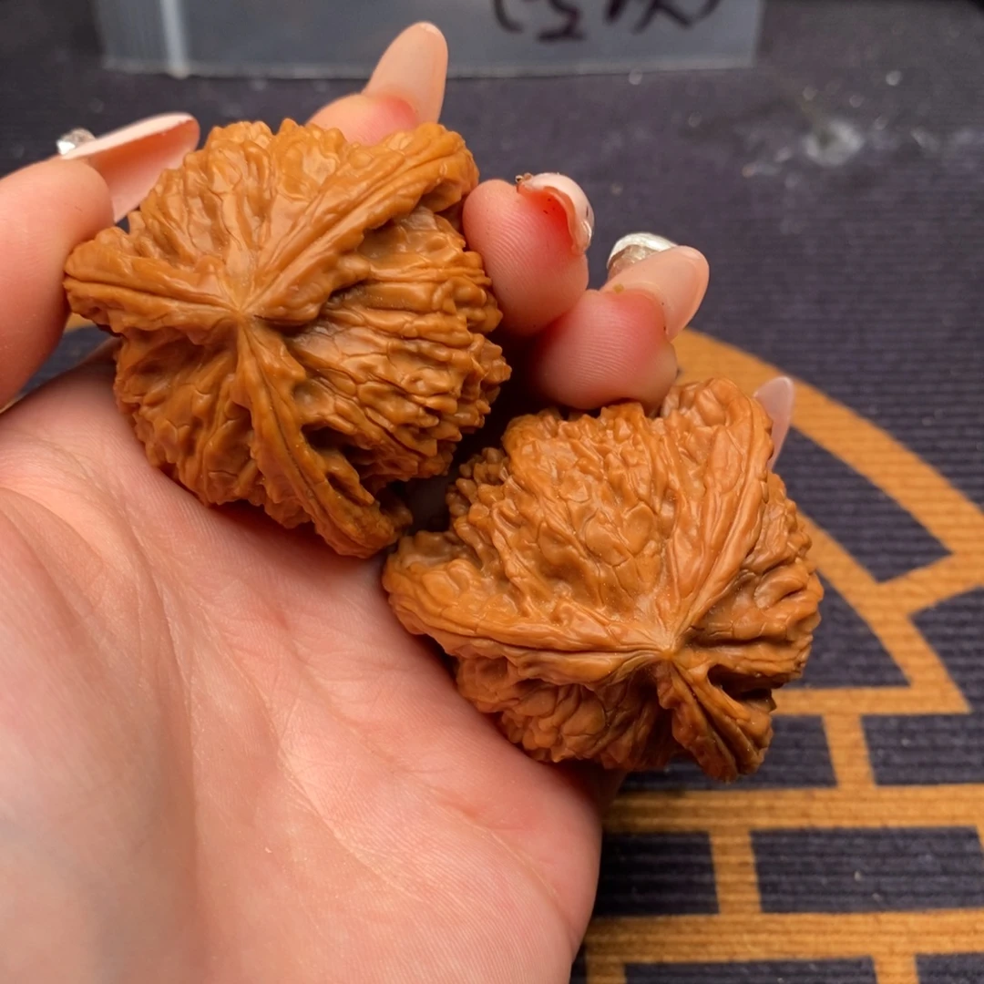 飘***枫吊坠文玩核桃白狮子