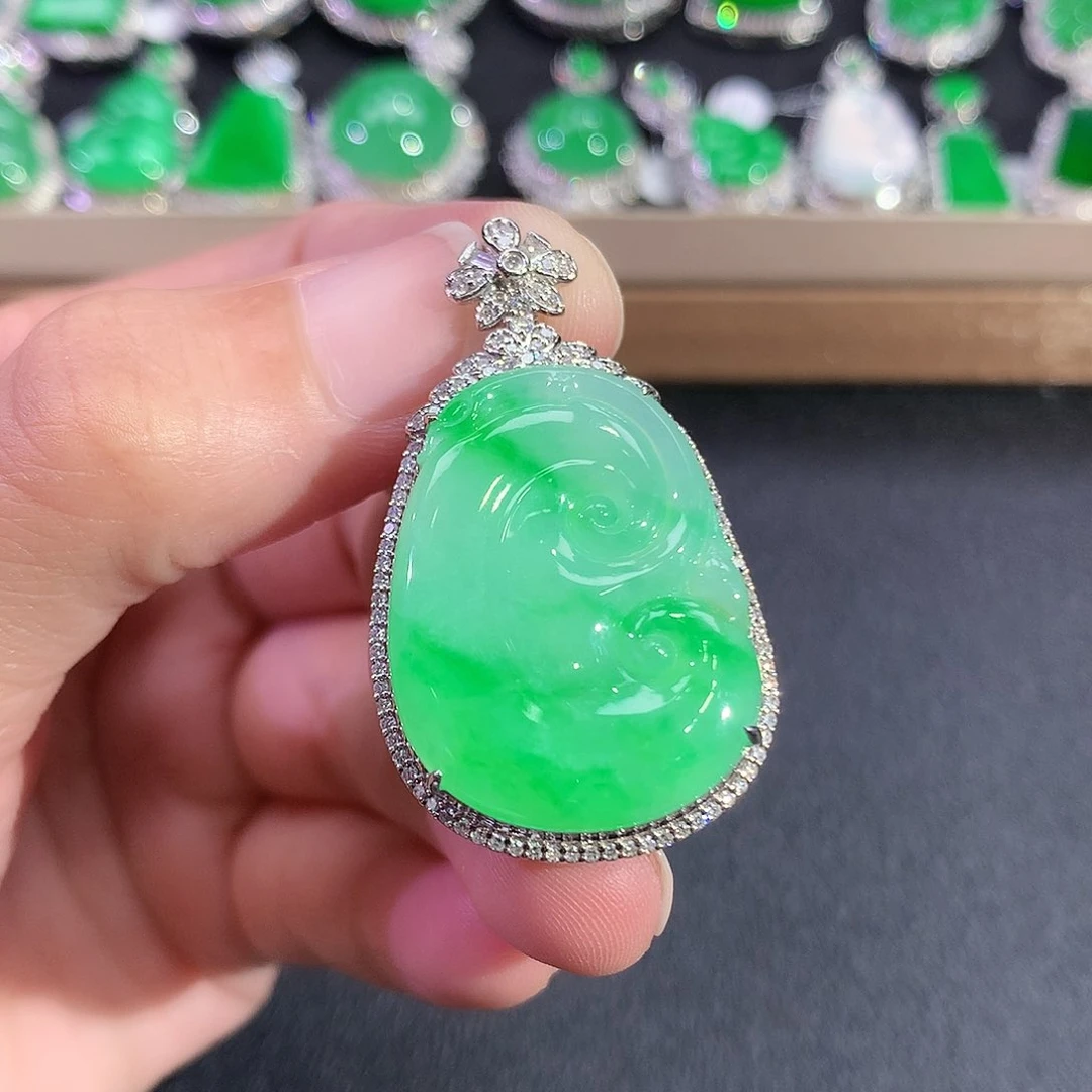 翡翠18K金镶嵌吊坠(赠链)