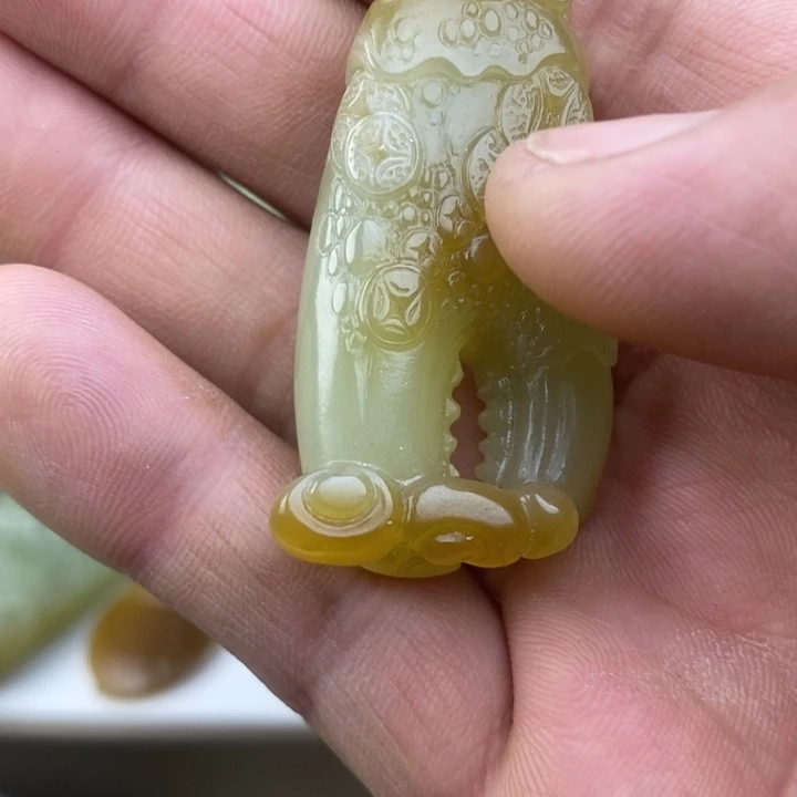 和田玉（糖玉）未镶嵌颈饰