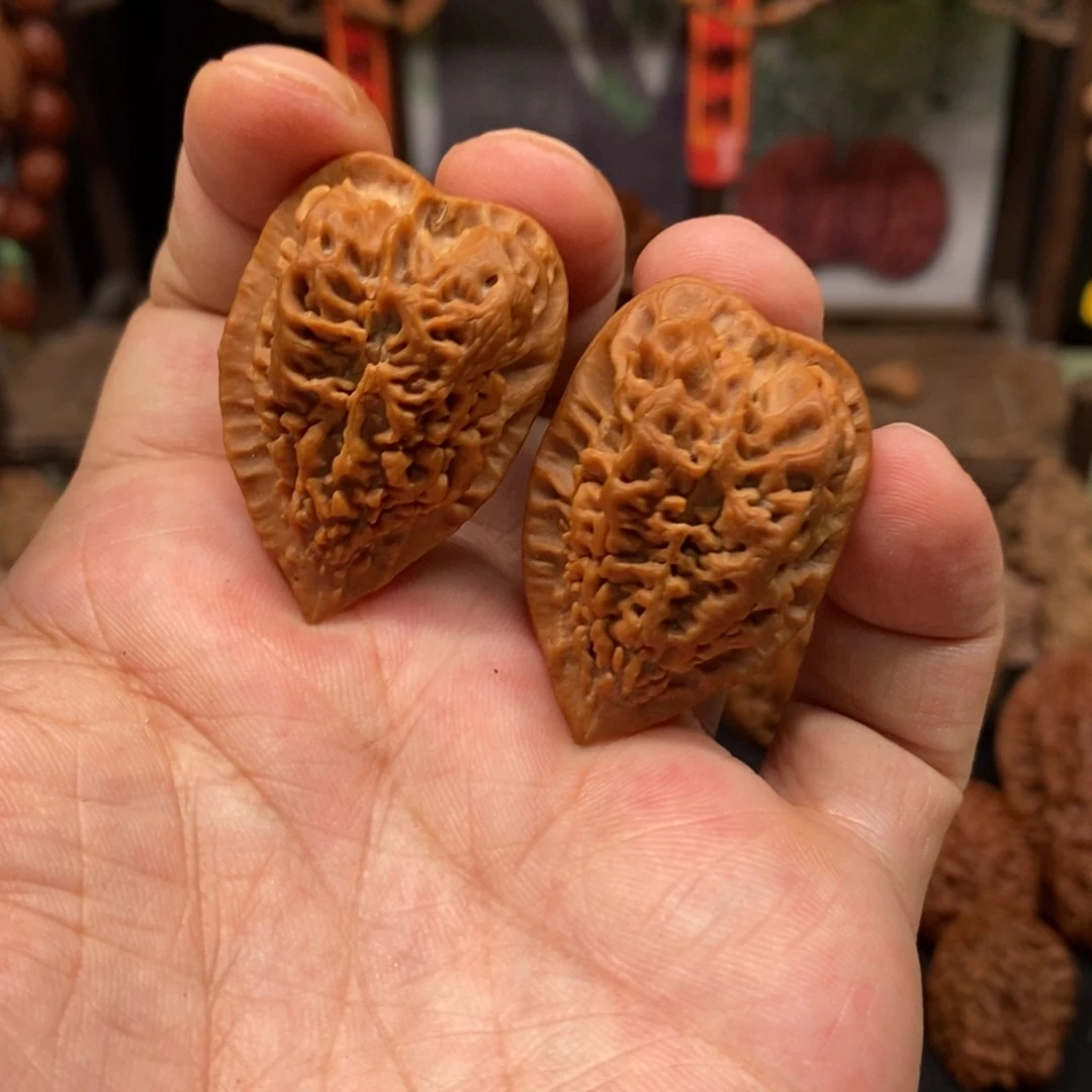 文玩核桃把件绣花鞋