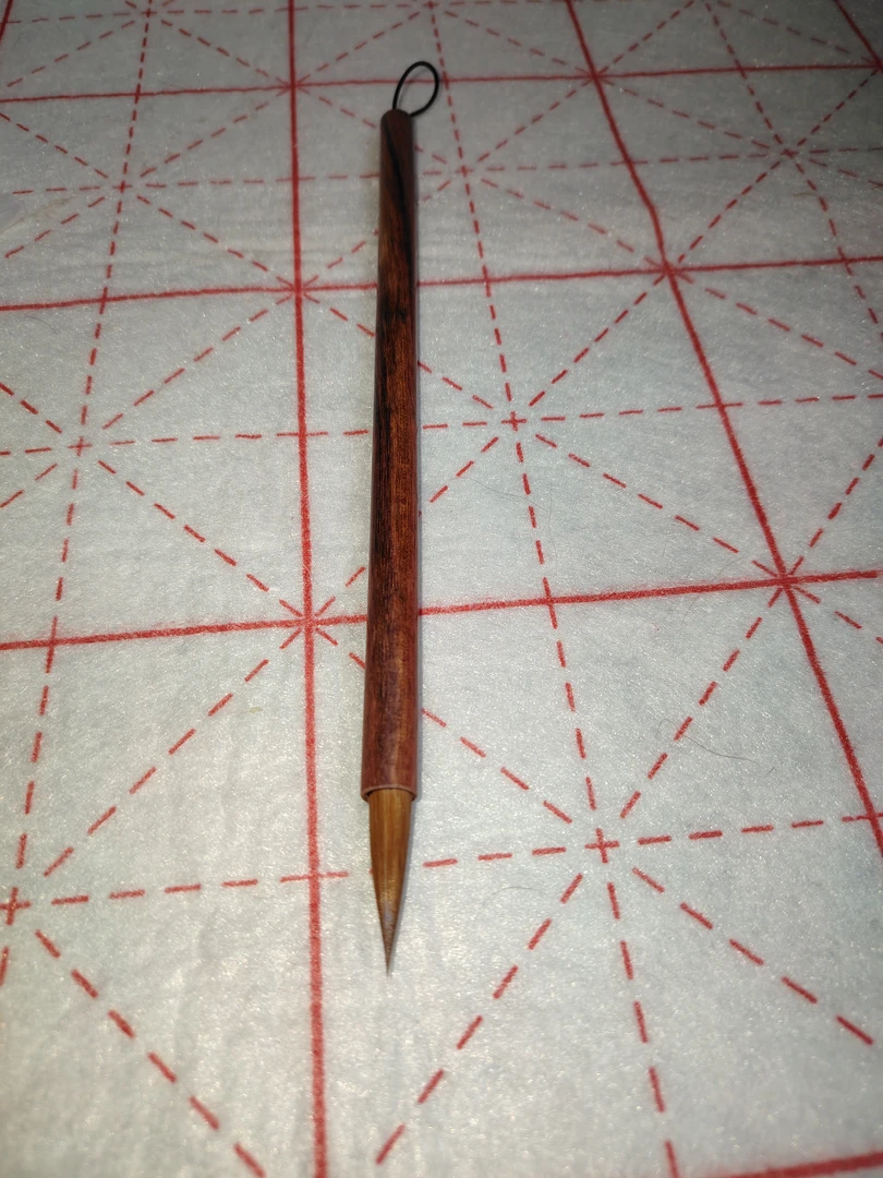 奶尾纯狼毫笔杆瑕疵  出锋3cm左右，口径0.7cm 毛笔